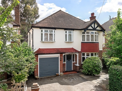 West Hill Road, London, SW18 5 bedroom house in London