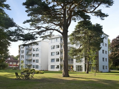 Western Road, Branksome Park, Poole, Dorset, BH13 2 bedroom flat/apartment in Branksome Park