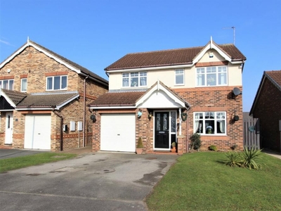 4 bedroom detached house for sale in Fair Holme View, Armthorpe, Doncaster, DN3