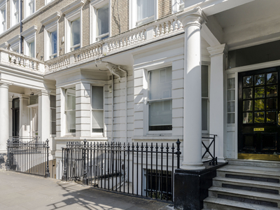 2 bedroom property for sale in Southwell Gardens, London, SW7