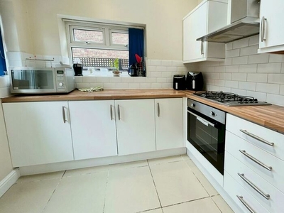 4 Bedroom End Of Terrace House To Rent