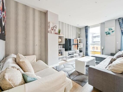 3 Bedroom Flat For Rent In Greenwich, London