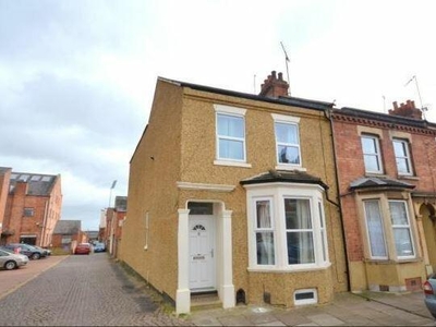5 Bedroom Semi-detached House For Rent In Northampton