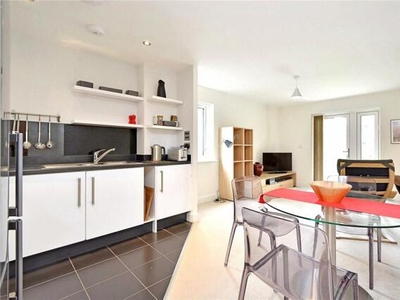 1 Bedroom Apartment For Sale In
Canary Wharf