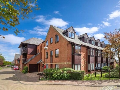 1 Bedroom Flat For Sale In Abbots Langley, Herts
