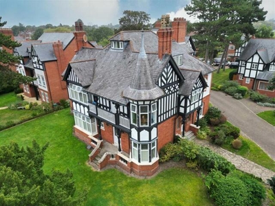 2 Bedroom Apartment For Sale In Great Boughton, Chester