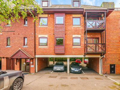 2 Bedroom Apartment For Sale In Romsey, Hampshire