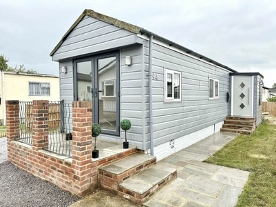 2 Bedroom Park Home For Sale In Rochester, Kent