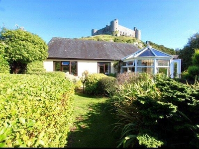 3 Bedroom Bungalow For Sale In Harlech