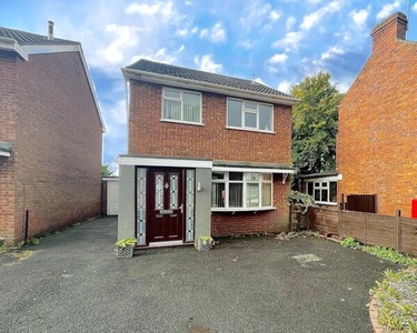 3 Bedroom Detached House For Rent In Cannock