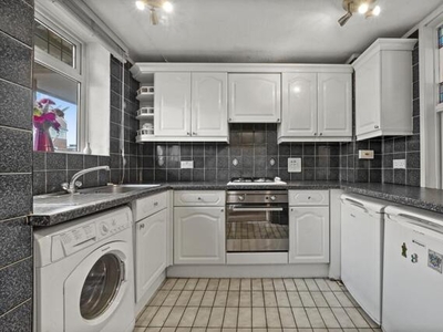 3 Bedroom Flat For Sale In Hoxtons