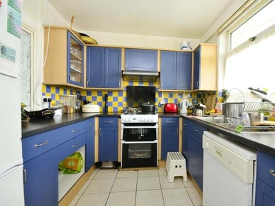 3 Bedroom Flat For Sale In West Hill, London