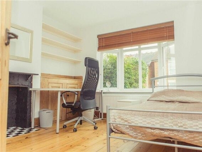 3 Bedroom House For Rent In Guildford, Surrey