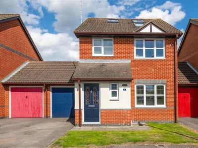 4 Bedroom Link Detached House For Sale In Horley, Surrey