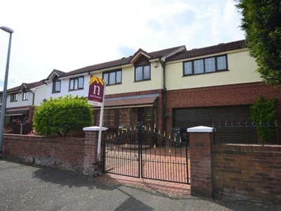 4 Bedroom Semi-detached House For Rent In Salford