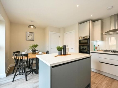 4 Bedroom Semi-detached House For Sale In Eastleigh, Hampshire