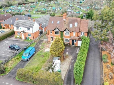 5 Bedroom Semi-detached House For Sale In Thatcham, Berkshire
