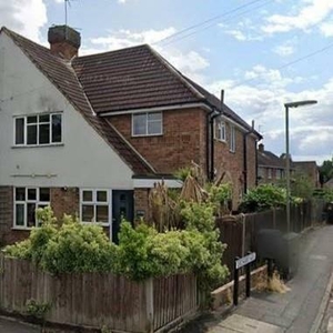 6 Bedroom Semi-detached House For Sale In Surrey