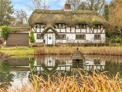 Detached House For Sale In Oakley, Basingstoke
