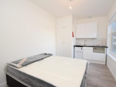 1 Bedroom Flat For Rent In Bushey, Hertfordshire