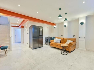 1 Bedroom Terraced House For Rent In West Kensington