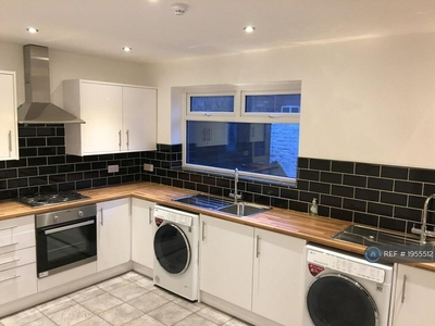 6 bedroom terraced house for rent in Halkyn Avenue, Liverpool, L17