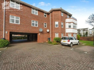 2 Bedroom Apartment For Sale In 2a Meols Drive, Wirral