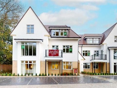 2 Bedroom Apartment For Sale In Highcliffe-on-sea, Dorset