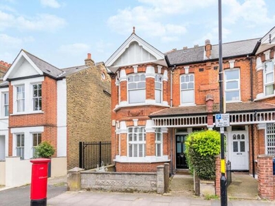 2 Bedroom Flat For Rent In Wendell Park, London
