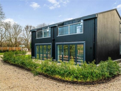 3 Bedroom Detached House For Sale In Pilgrims Hatch, Brentwood