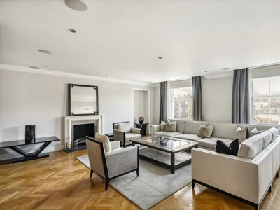3 Bedroom Flat For Rent In Mayfair, London