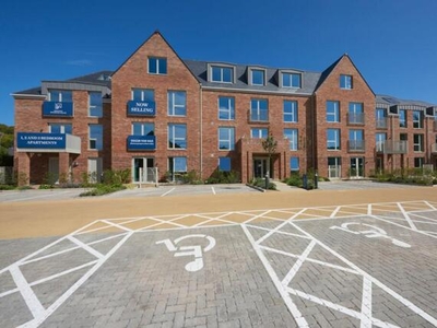 3 Bedroom Penthouse For Sale In Wooburn Green, High Wycombe