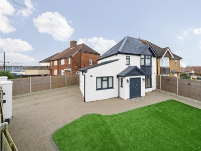 4 Bed House For Sale in High Wycombe, Cressex, Buckinghamshire, HP12 - 5281903