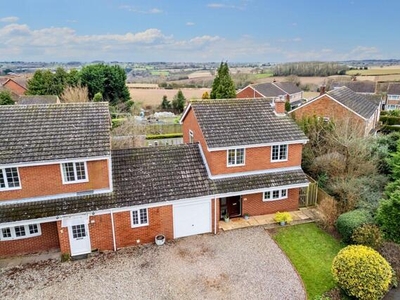 4 Bedroom Detached House For Sale In Clifton-on-teme, Worcester