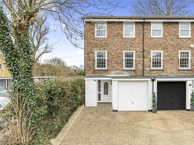 4 Bedroom End Of Terrace House For Sale In Surrey