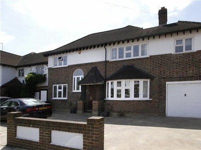 4 Bedroom House For Rent In New Malden, Surrey