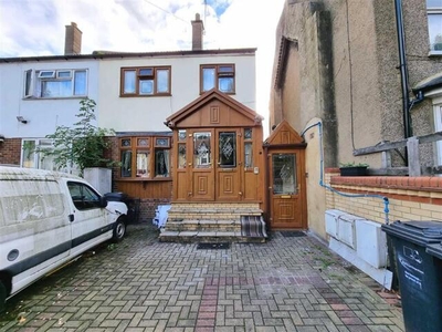 4 Bedroom House For Sale In Barking, Essex