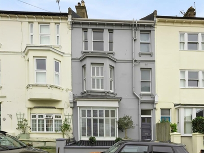 4 bedroom terraced house for rent in Warleigh Road, Brighton, BN1