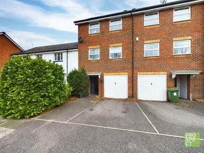 4 Bedroom Terraced House For Sale In Farnborough, Hampshire