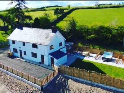 5 Bedroom Detached House For Rent In Powys