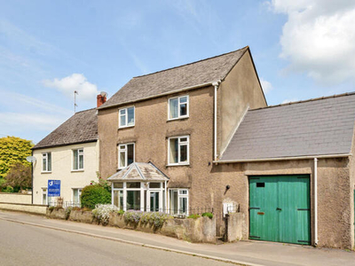 5 Bedroom Semi-detached House For Sale In Dursley, Gloucestershire