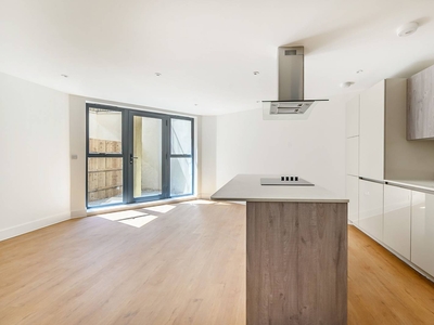 Flat in Valley Gardens, Colliers Wood, SW19