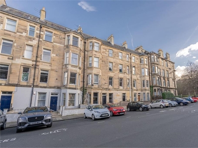 2 bed third floor flat for sale in Hillside