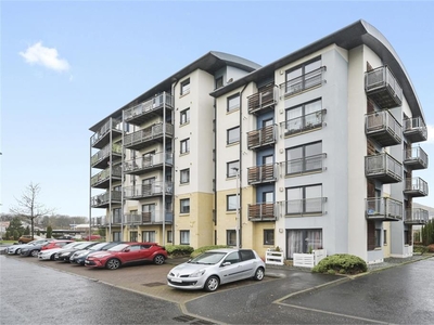 2 bed top floor flat for sale in Peffermill