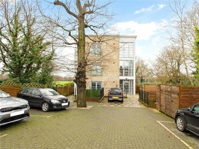 2 Bedroom Apartment For Sale In Loughton, Essex