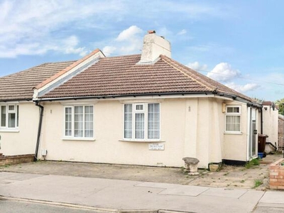 2 Bedroom Bungalow Bromley Greater London