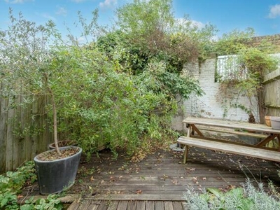 2 Bedroom Cottage For Sale In Streatham Common, London