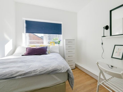 Cosy studio flat to rent in Cricklewood, London