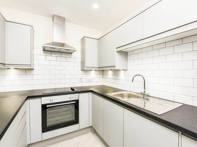 Flat in Cartwright Street, Tower Hill, E1