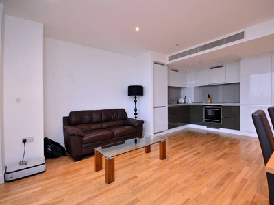 Flat in Landmark East Tower, Canary Wharf, E14